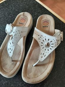 ladies flip flop/sandal fits size 5.5