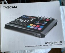 Tascam Mixcast 4 + 2 Rode Podmics