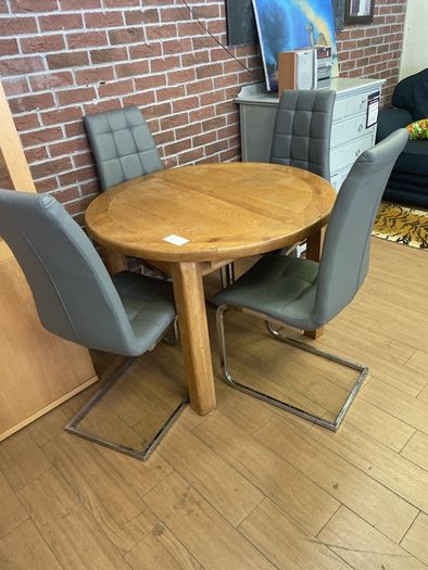 table + 4 chairs