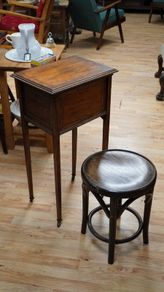Elegant Small Antique Hepplewhite-style Work Table