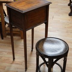 Elegant Small Antique Hepplewhite-style Work Table