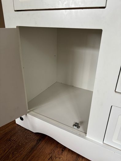 Chest of drawers