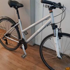 Ladies bike( can deliver)