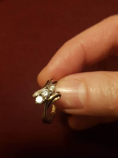 9 ct gold ring