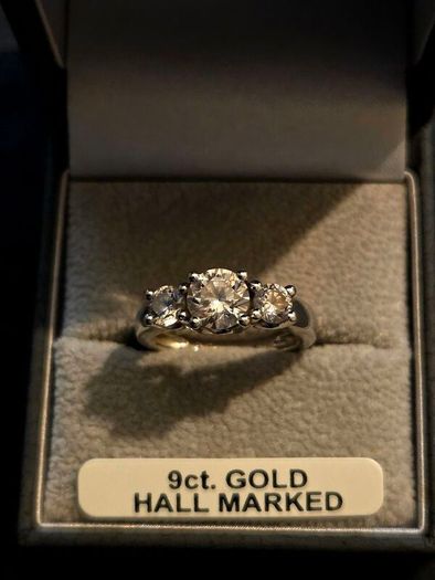 9ct White Gold Ring