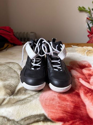 Clean Nike shoes excellent and new condition UK 6.5