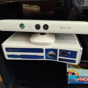 xbox 360 + kinnect + 2 controllers + games