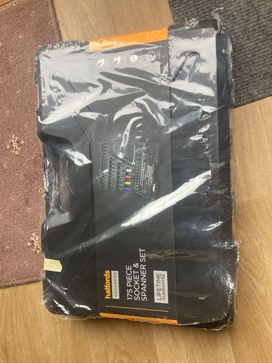175 piece socket and spanner set