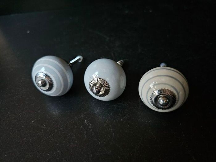 NEW Assorted  mixed ceramic knobs