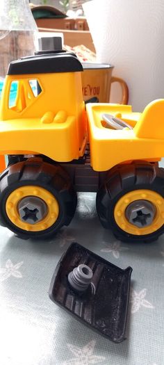 Dump truck screw unscrew toy
