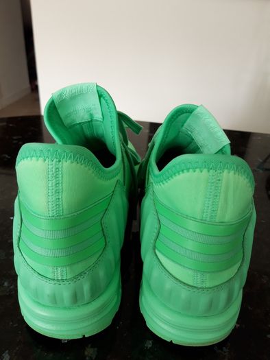 adidas UK 5.5 like NEW!