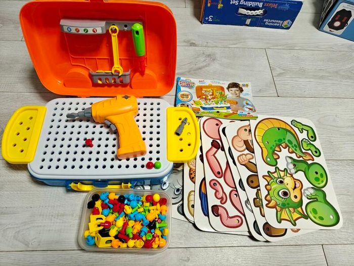 Drill screw disassembling toy