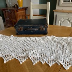 8 euros for this hand crochet vintage runner