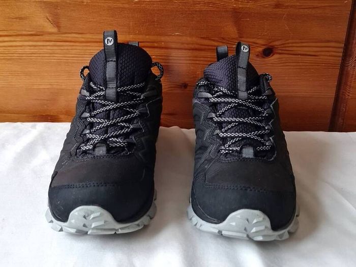merrell thermo freeze waterproof walking/hiking shoes Size 6.5 eu 40 black In excellent condition