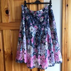 Per Una Ladies Navy blue pink floral full Skirt Uk 16 including postage