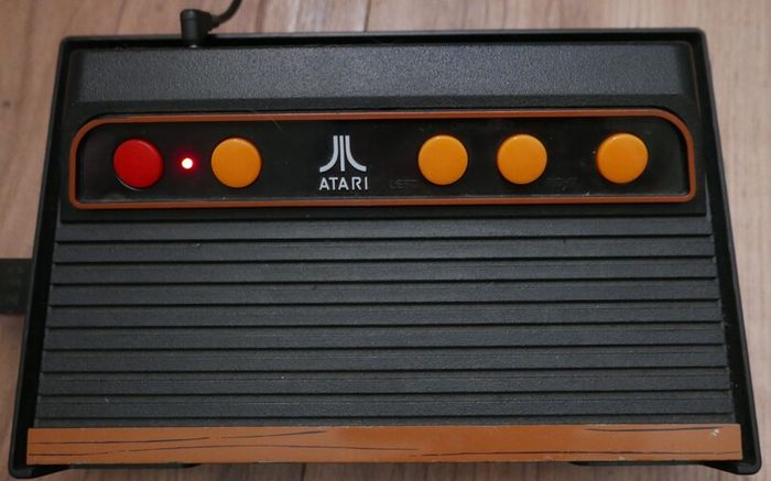 Atari Flashback 8 Gold Console AR3620 HD 120 Games with 2 Wireless Joysticks