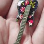 Vintage Electric Guitar Brooch. Image 3