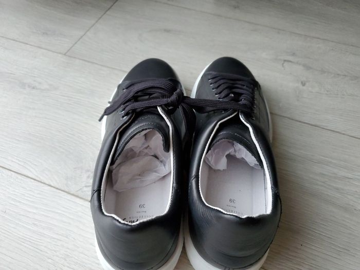 Women's trainers