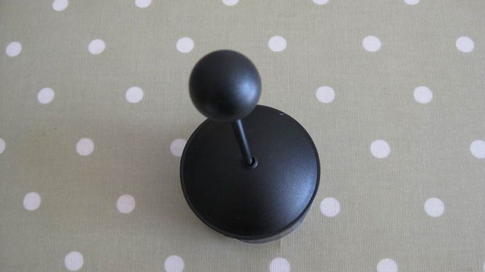 small/single cup black French press/cafietier lid with filters included