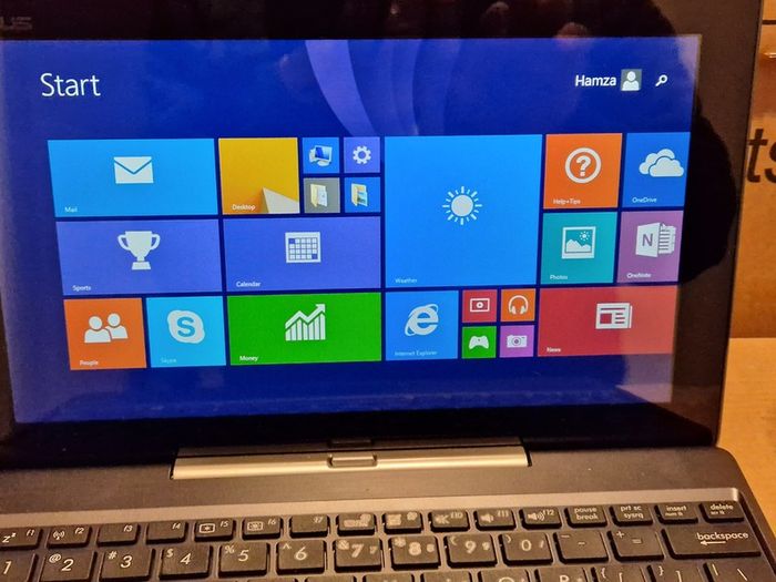 ASUS LaptopTablet CN9935, Windows 8, 2GB Ram 64GB HDD, Intel Atom CPU Z3740 1.33GHz in excellent condition