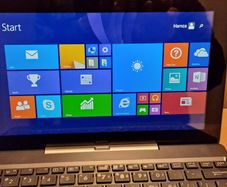 ASUS LaptopTablet CN9935, Windows 8, 2GB Ram 64GB HDD, Intel Atom CPU Z3740 1.33GHz in excellent condition