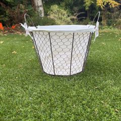 Wire storage basket