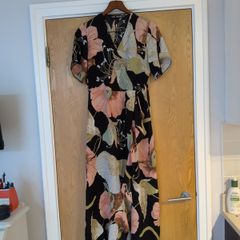 Girl In Mind Dress.   S. 12.  New - No Tag.