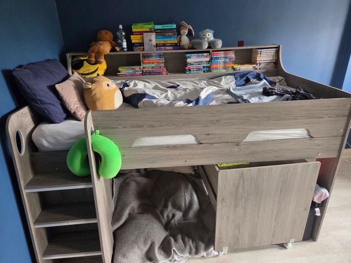 Mid sleeper with desk