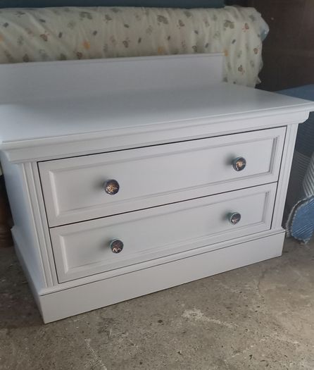 Chest of drawers