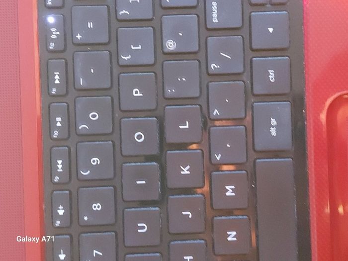 HP Pavillion, Red, 4GB Ram, 700GB HDD, Windows 8 Pro, AMD A4-5000 APU with Radeon HD Graphis 1.5GHz, Chrome and VLC for best movie ecperience