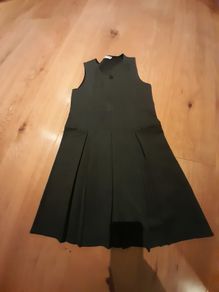 Girls grey pinafore. Age 7-8