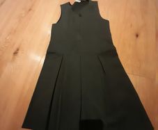 Girls grey pinafore. Age 7-8
