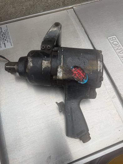 2 air impact wrench's