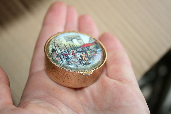 Antique Pill Box 1,4" diameter