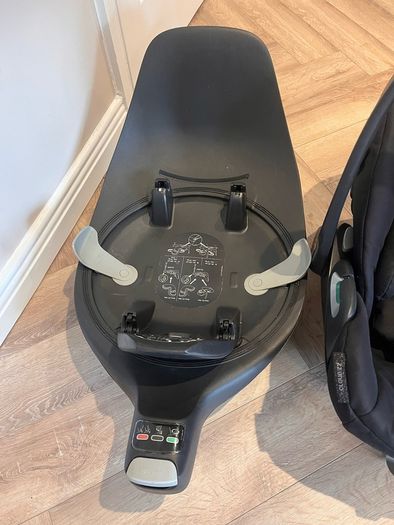 Cybex Cloud Z2 infant car seat and isofix base