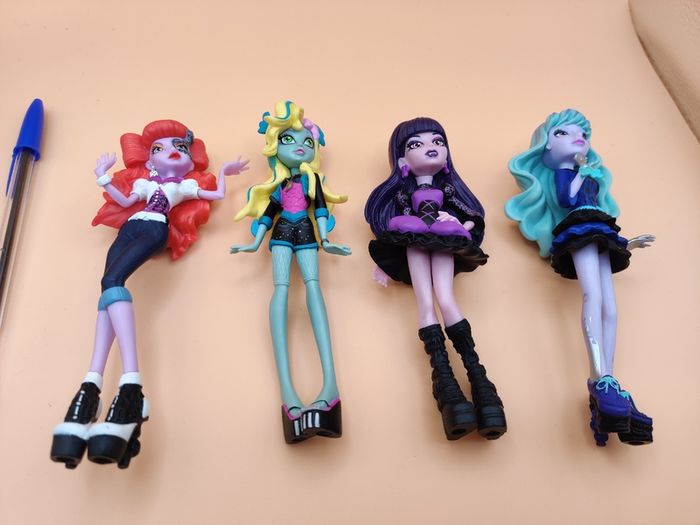 Monster High RBA Magazine Figure Bundle