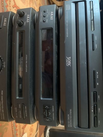 Akai Turntable Sound System