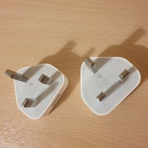 Apple 5W USB charger power adapter