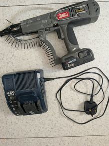 Senco 18V Cordless Collated Screw Gun & AEG Charger