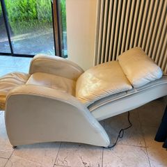 Cream Leather Motorised Electric Massage / Recliner Chaise