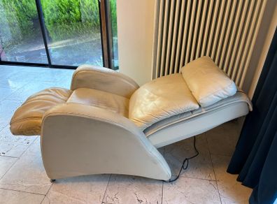 Cream Leather Motorised Electric Massage / Recliner Chaise