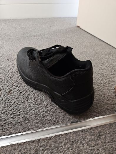 Safety shoes