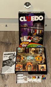 Hasbro Gaming Cluedo Grab & Go Travel Board Game