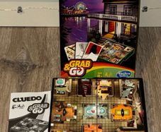 Hasbro Gaming Cluedo Grab & Go Travel Board Game