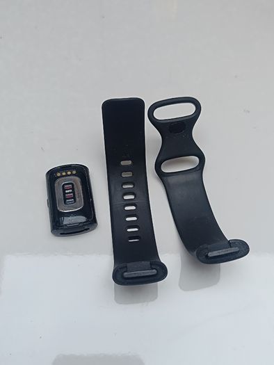 Fitbit Charge 6 + 3 Interchangeable Bands Bundle