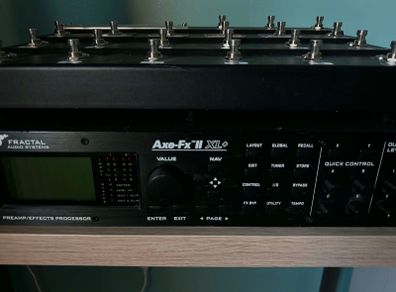 Fractal Audio Axe-Fx II XL+ + MFC-101