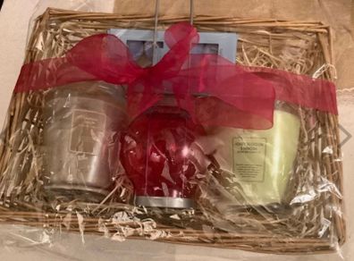 Candle Hamper