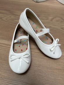White patent leather shoes for a girl size 29 (11)
