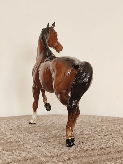 Vintage Royal Doultot porcelain horse. new in the box.