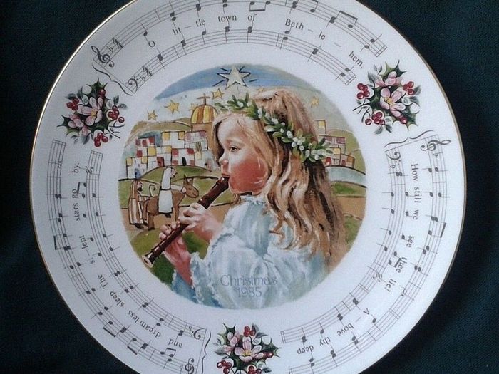 Royal Doulton Decorative Christmas Carols - 3rd of Series - 1985  Plate